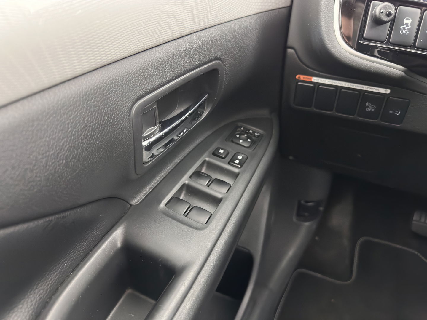 Mitsubishi Outlander 2.0 PHEV Instyle AWD (Plug-In) (INCL-BTW) Aut *PANO | LEATHER | XENON | NAVI-FULLMAP | KEYLESS | CAMERA | HEATED-COMFORTSEATS | ECC | SHIFT-PADDLES | PDC | CRUISE | PRIVACY-GLASS | DAB | TOWBAR | ROCKFORD-AUDIO |  18"ALU*