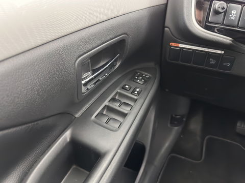 Mitsubishi Outlander 2.0 PHEV Instyle (INCL.BTW) Aut *PANO | FULL-LEATHER | XENON | NAVI-FULLMAP | KEYLESS | CAMERA | HEATED-COMFORTSEATS | ECC | SHIFT-PADDLES | PDC | CRUISE | PRIVACY-GLASS | DAB | TOWBAR | 18''ALU *