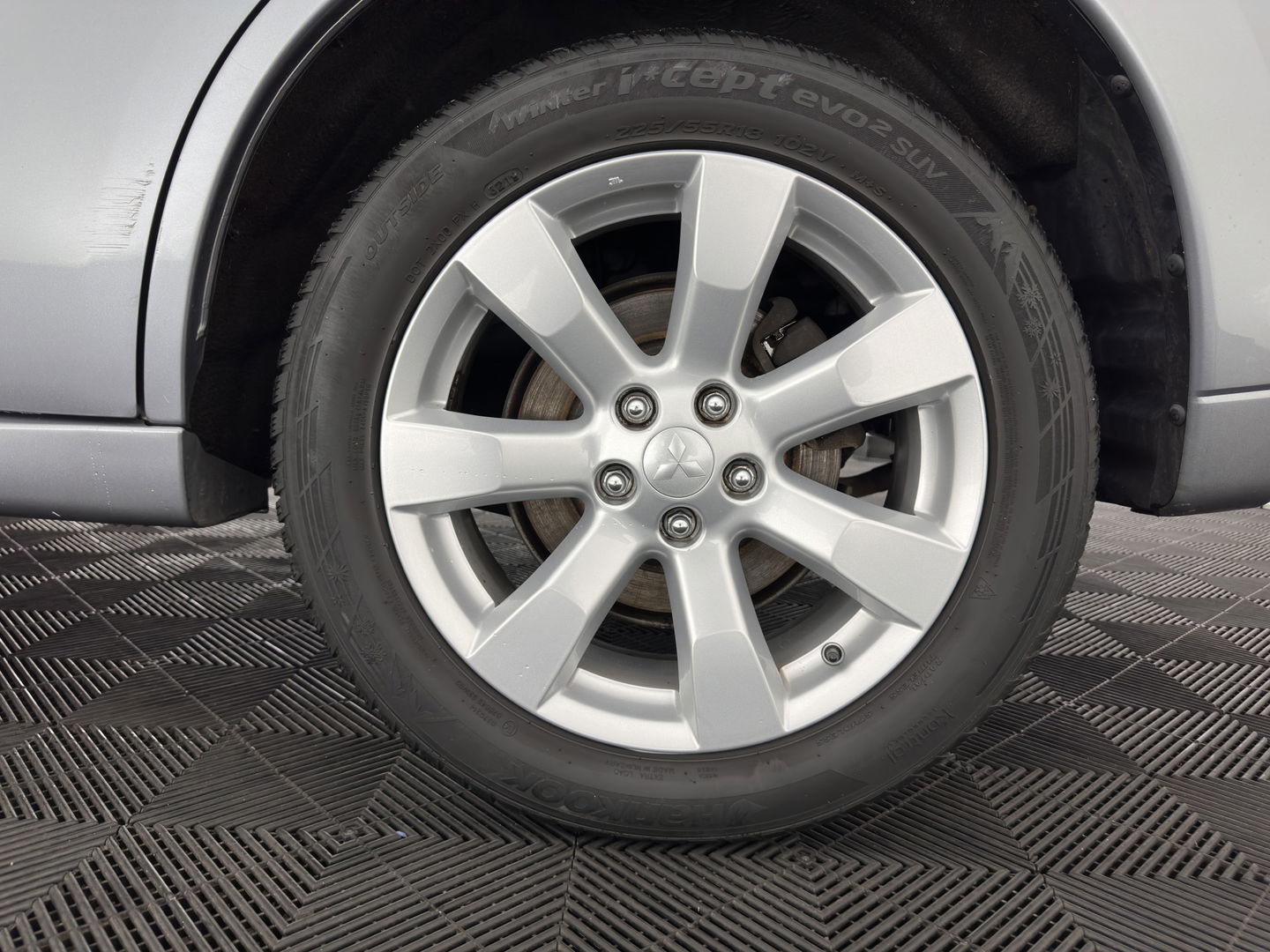 Mitsubishi Outlander 2.0 PHEV Instyle (INCL.BTW) Aut *PANO | FULL-LEATHER | XENON | NAVI-FULLMAP | KEYLESS | CAMERA | HEATED-COMFORTSEATS | ECC | SHIFT-PADDLES | PDC | CRUISE | PRIVACY-GLASS | DAB | TOWBAR | 18''ALU *