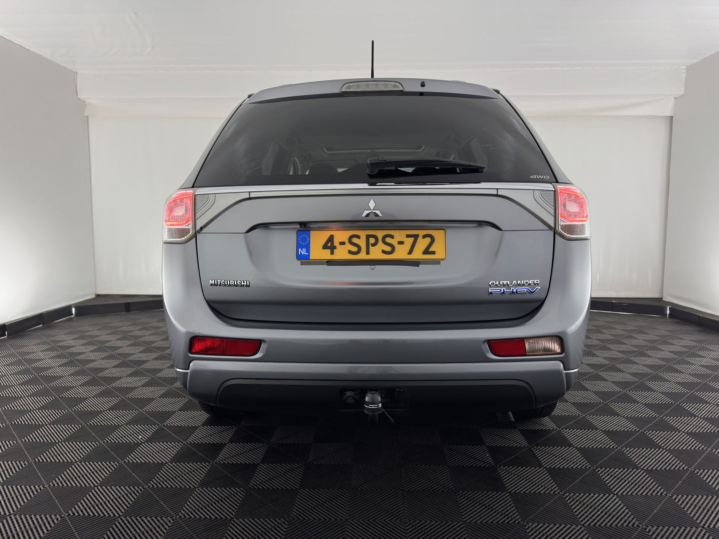 Mitsubishi Outlander 2.0 PHEV Instyle AWD (Plug-In) (INCL-BTW) Aut *PANO | LEATHER | XENON | NAVI-FULLMAP | KEYLESS | CAMERA | HEATED-COMFORTSEATS | ECC | SHIFT-PADDLES | PDC | CRUISE | PRIVACY-GLASS | DAB | TOWBAR | ROCKFORD-AUDIO |  18"ALU*