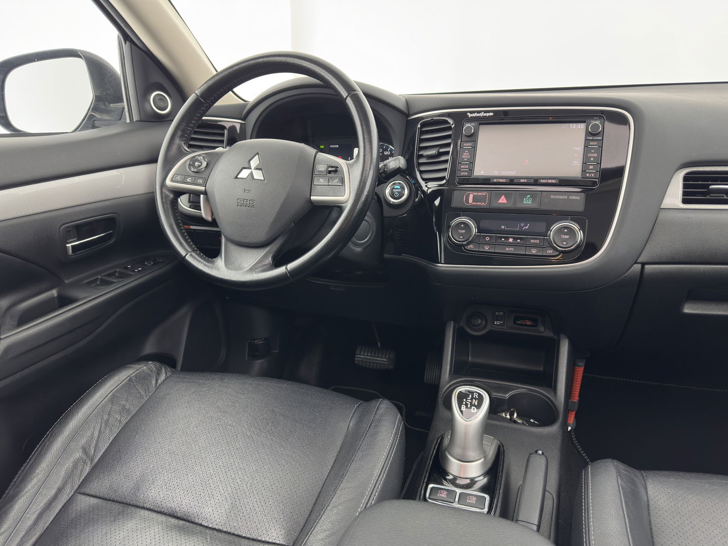 Mitsubishi Outlander 2.0 PHEV Instyle AWD (Plug-In) (INCL-BTW) Aut *PANO | LEATHER | XENON | NAVI-FULLMAP | KEYLESS | CAMERA | HEATED-COMFORTSEATS | ECC | SHIFT-PADDLES | PDC | CRUISE | PRIVACY-GLASS | DAB | TOWBAR | ROCKFORD-AUDIO |  18"ALU*
