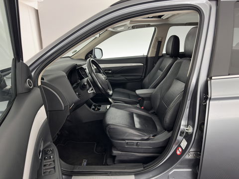 Mitsubishi Outlander 2.0 PHEV Instyle (INCL.BTW) Aut *PANO | FULL-LEATHER | XENON | NAVI-FULLMAP | KEYLESS | CAMERA | HEATED-COMFORTSEATS | ECC | SHIFT-PADDLES | PDC | CRUISE | PRIVACY-GLASS | DAB | TOWBAR | 18''ALU *