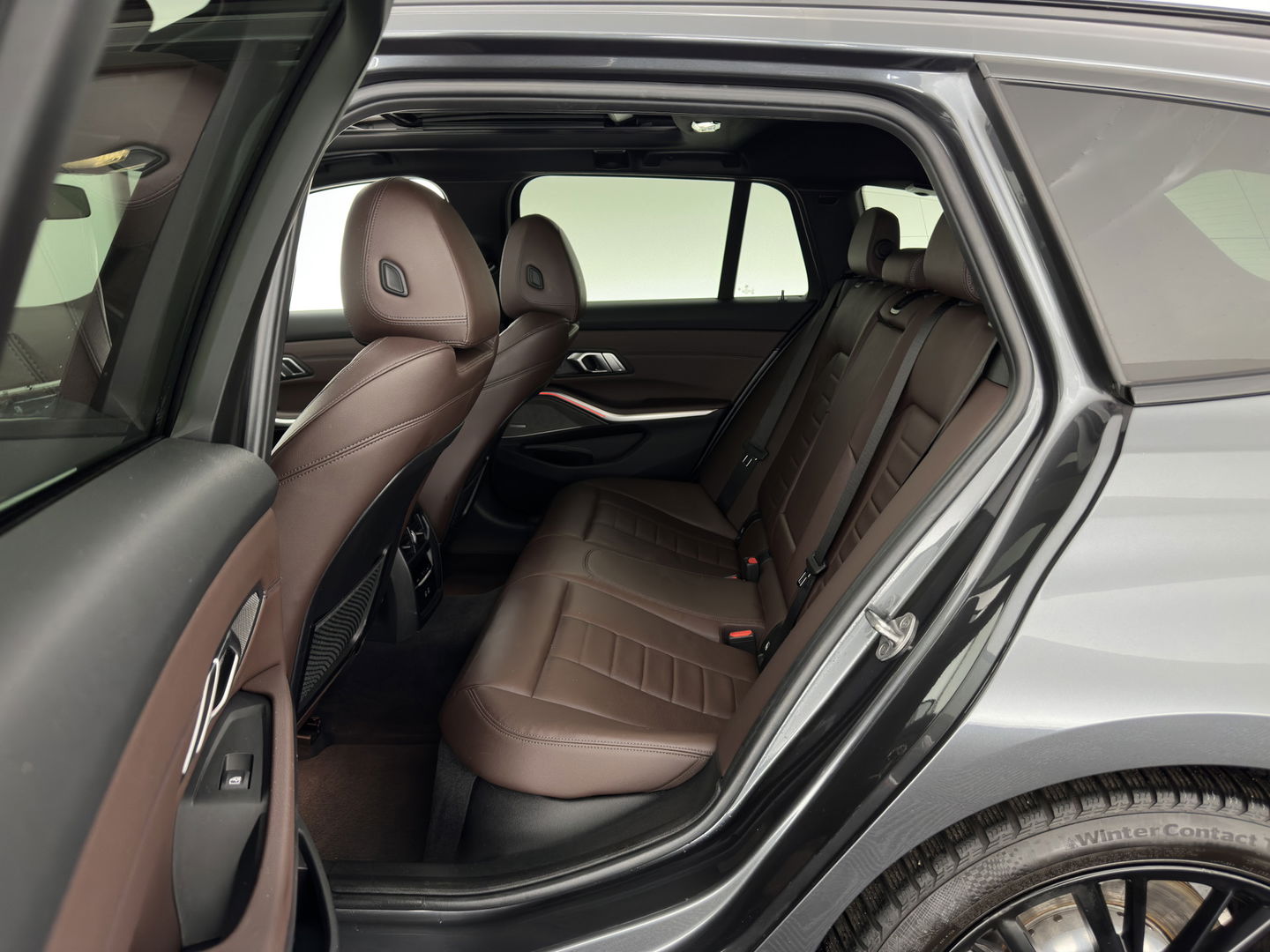 BMW 3 Serie Touring 320e Business Edition Plus M-Sportpack (INCL.BTW) *PANO | LASER-LED | LUXURY-LEATHER | HEATED-SPORTSEATS | HARMAN/KARDON | VIRTUAL-COCKPIT | AMBIENT-LIGHT | NAVI-FULLMAP | DAB+ | 18''ALU*