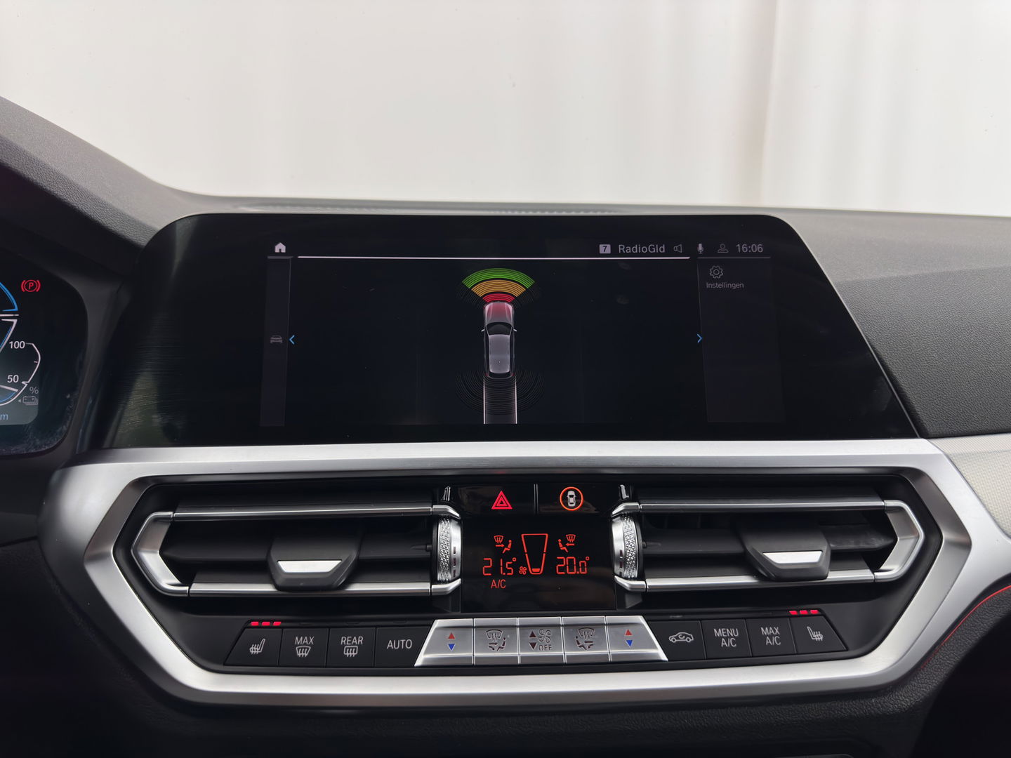 BMW 3 Serie Touring 320e Business Edition Plus M-Sportpack (INCL.BTW) *PANO | LASER-LED | LUXURY-LEATHER | HEATED-SPORTSEATS | HARMAN/KARDON | VIRTUAL-COCKPIT | AMBIENT-LIGHT | NAVI-FULLMAP | DAB+ | 18''ALU*