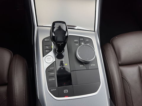 BMW 3 Serie Touring 320e Business Edition Plus M-Sportpack (INCL.BTW) *PANO | LASER-LED | LUXURY-LEATHER | HEATED-SPORTSEATS | HARMAN/KARDON | VIRTUAL-COCKPIT | AMBIENT-LIGHT | NAVI-FULLMAP | DAB+ | 18''ALU*
