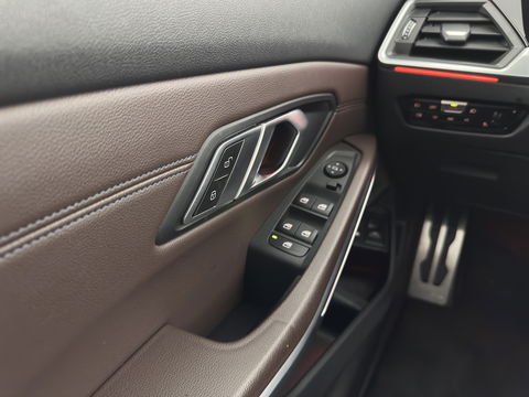 BMW 3 Serie Touring 320e Business Edition Plus M-Sportpack (INCL.BTW) *PANO | LASER-LED | LUXURY-LEATHER | HEATED-SPORTSEATS | HARMAN/KARDON | VIRTUAL-COCKPIT | AMBIENT-LIGHT | NAVI-FULLMAP | DAB+ | 18''ALU*