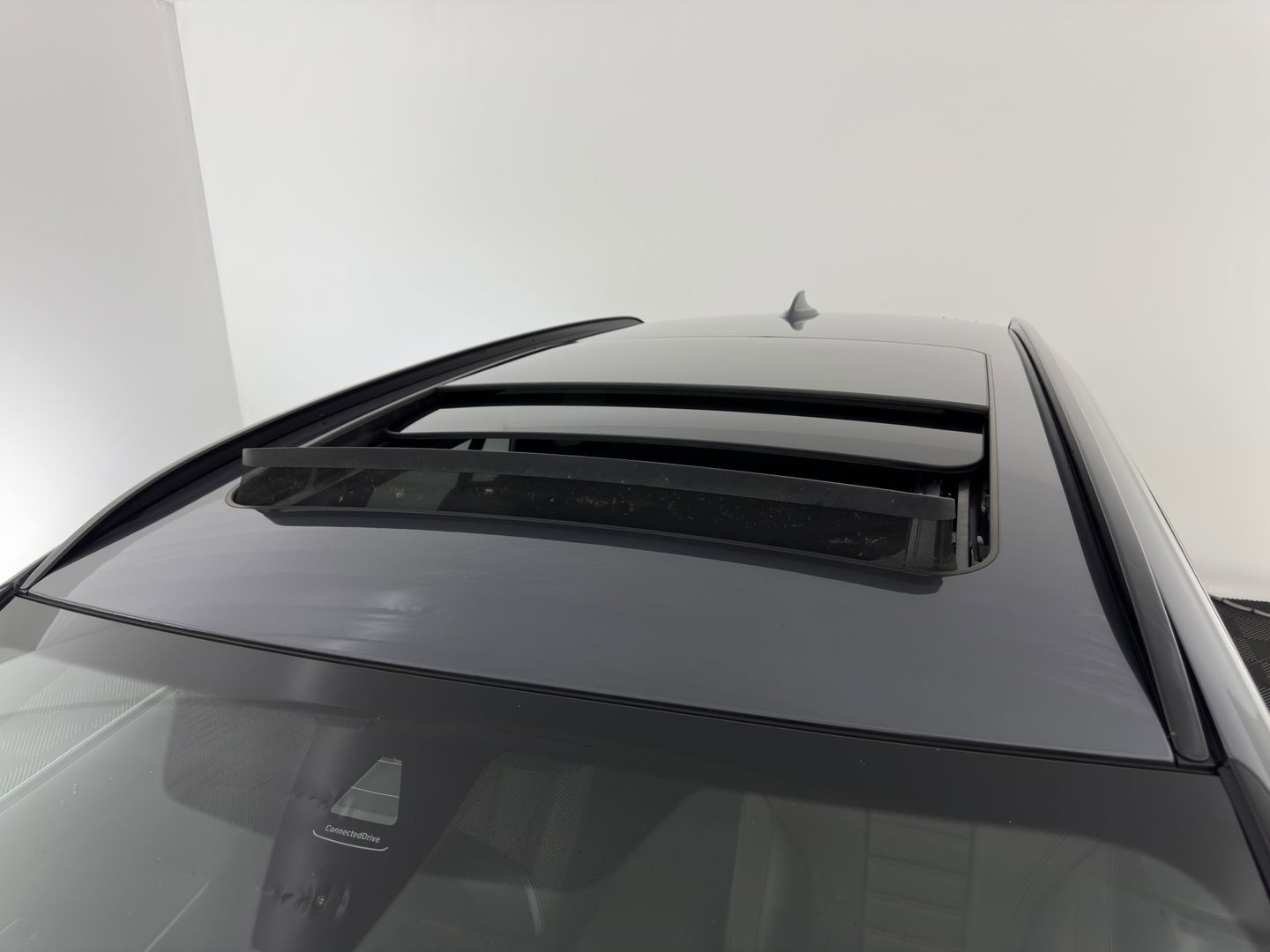 BMW 3 Serie Touring 320e M-Sportpack Business Edition Plus (Plug-In) (INCL-BTW) *PANO | LASER-LED | LEATHER | HEATED-SPORTSEATS | HARMAN/KARDON | VIRTUAL-COCKPIT | AMBIENT-LIGHT | NAVI-FULLMAP | DAB+ | 18''ALU*