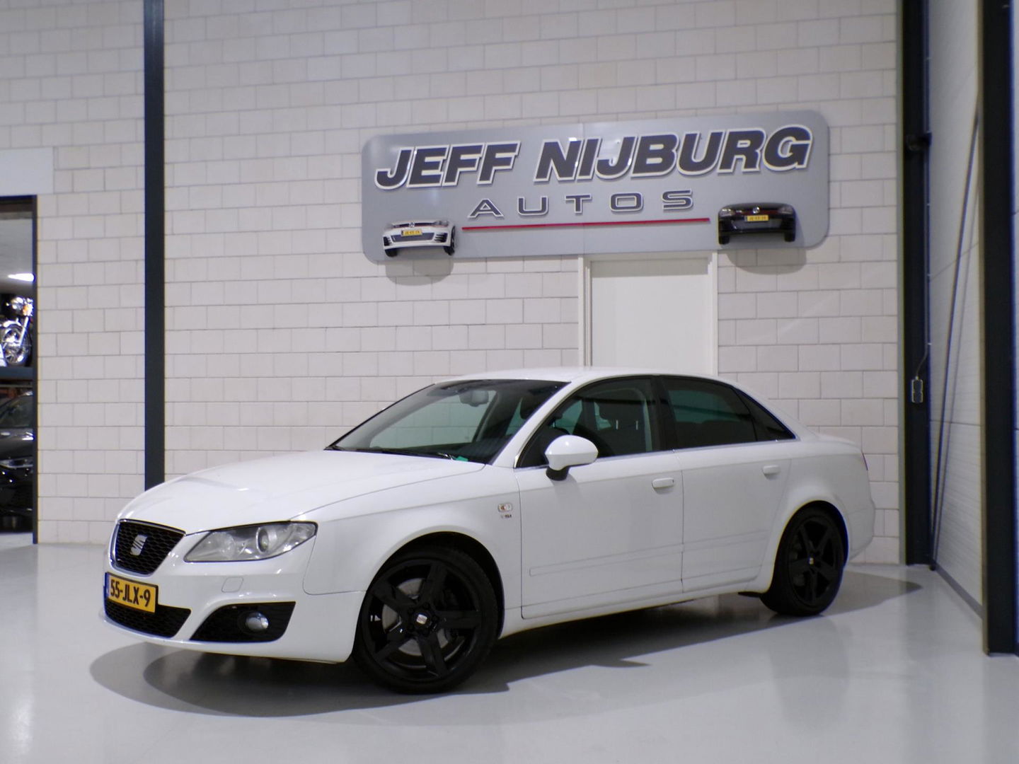 SEAT Exeo 2.0 TSI Sport "Origineel NL!" Apple-carplay Leer Bluetooth Navigatie Stoelverwarming Xenon Youngtimer "2e eigenaar"