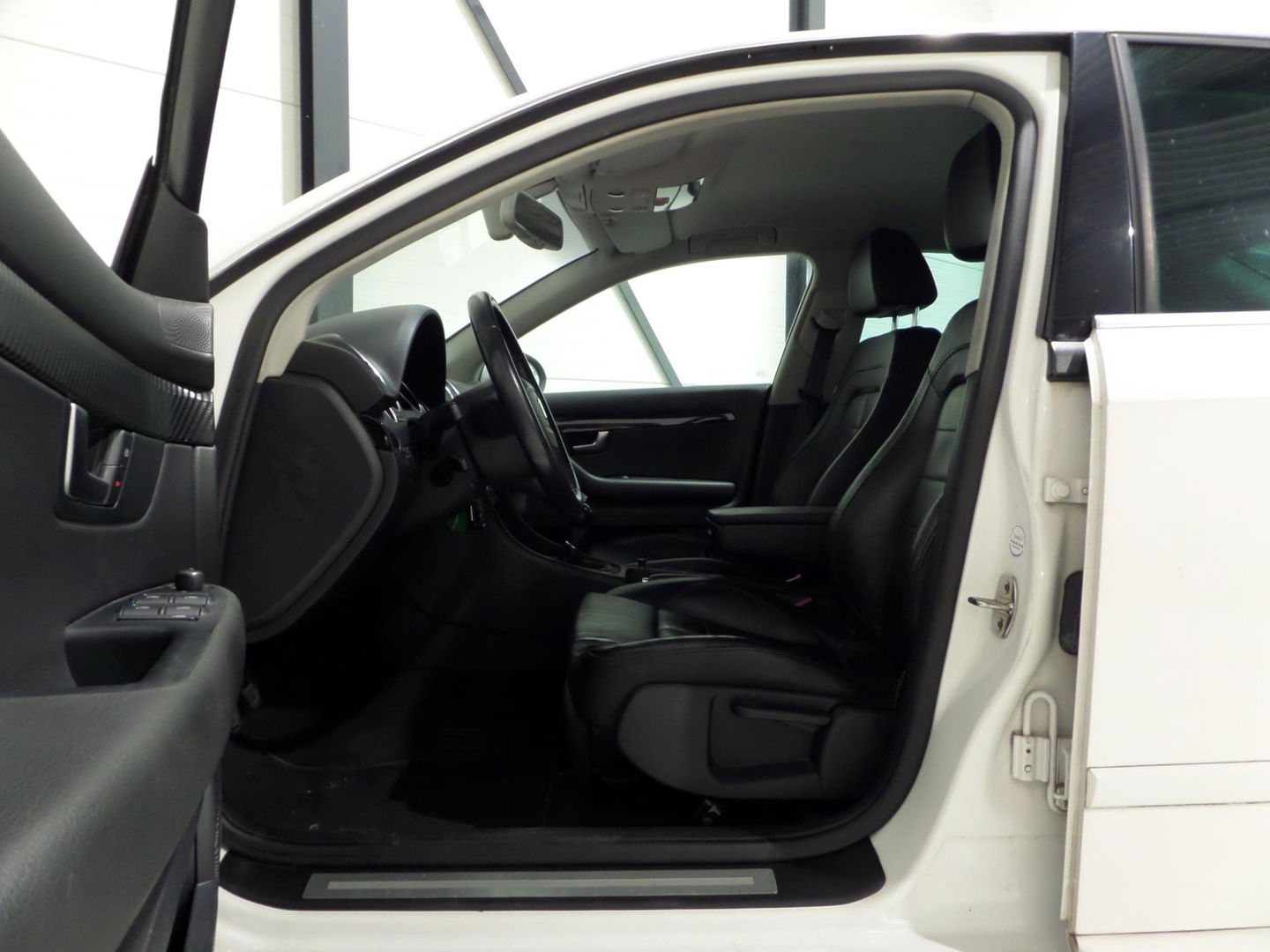 SEAT Exeo 2.0 TSI Sport "Origineel NL!" Apple-carplay Leer Bluetooth Navigatie Stoelverwarming Xenon Youngtimer "2e eigenaar"