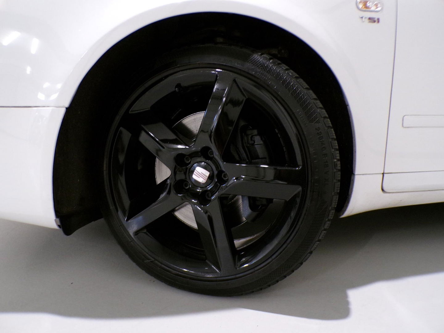 SEAT Exeo 2.0 TSI Sport "Origineel NL!" Apple-carplay Leer Bluetooth Navigatie Stoelverwarming Xenon Youngtimer "2e eigenaar"