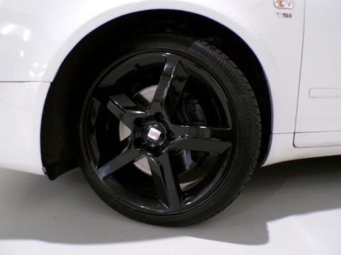 SEAT Exeo 2.0 TSI Sport "Origineel NL!" Apple-carplay Leer Bluetooth Navigatie Stoelverwarming Xenon Youngtimer "2e eigenaar"