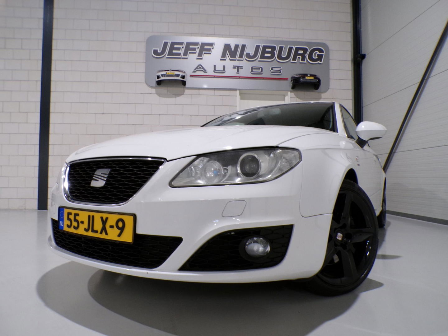 SEAT Exeo 2.0 TSI Sport "Origineel NL!" Apple-carplay Leer Bluetooth Navigatie Stoelverwarming Xenon Youngtimer "2e eigenaar"