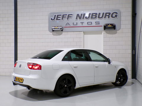 SEAT Exeo 2.0 TSI Sport "Origineel NL!" Apple-carplay Leer Bluetooth Navigatie Stoelverwarming Xenon Youngtimer "2e eigenaar"