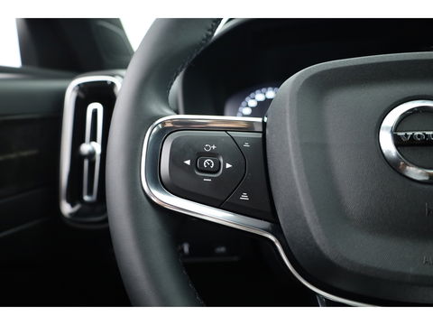 Volvo XC40 2.0 B4 R-Design | Elek. stoelen | ACC | H&K Audio | 360 camera | 19 inch | Stoel+ stuurverw. |