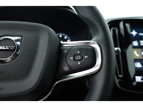 Volvo XC40 2.0 B4 R-Design | Elek. stoelen | ACC | H&K Audio | 360 camera | 19 inch | Stoel+ stuurverw. |