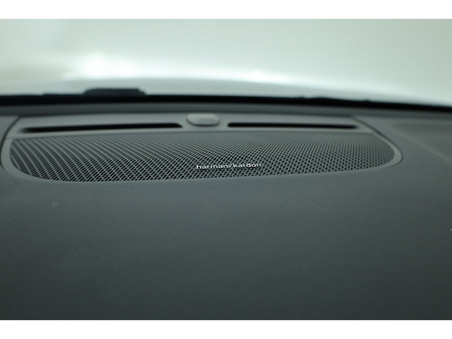 Volvo XC40 2.0 B4 R-Design | Elek. stoelen | ACC | H&K Audio | 360 camera | 19 inch | Stoel+ stuurverw. |