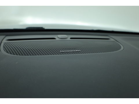 Volvo XC40 2.0 B4 R-Design | Elek. stoelen | ACC | H&K Audio | 360 camera | 19 inch | Stoel+ stuurverw. |