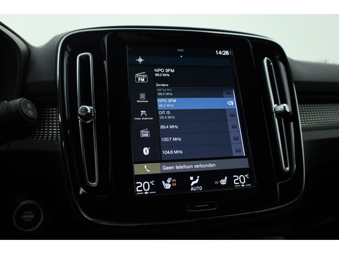 Volvo XC40 2.0 B4 R-Design | Elek. stoelen | ACC | H&K Audio | 360 camera | 19 inch | Stoel+ stuurverw. |