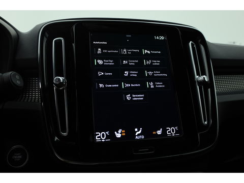 Volvo XC40 2.0 B4 R-Design | Elek. stoelen | ACC | H&K Audio | 360 camera | 19 inch | Stoel+ stuurverw. |