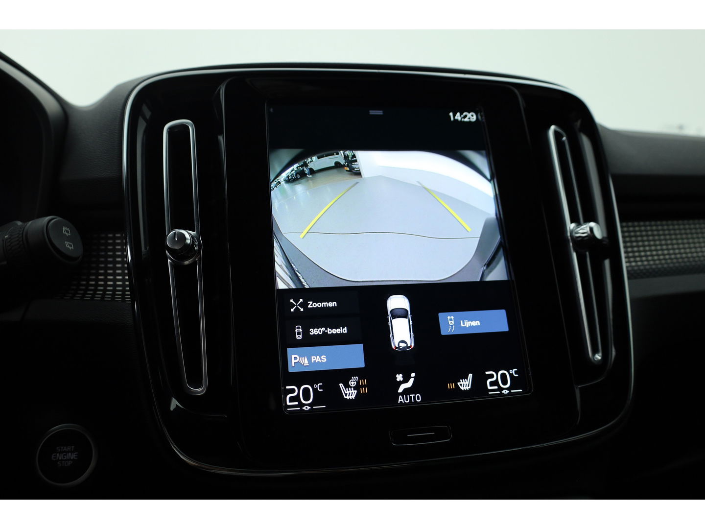 Volvo XC40 2.0 B4 R-Design | Elek. stoelen | ACC | H&K Audio | 360 camera | 19 inch | Stoel+ stuurverw. |