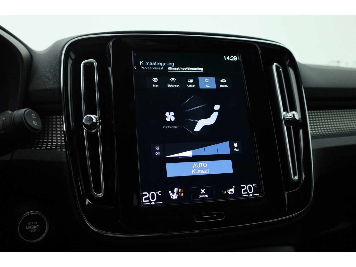 Volvo XC40 2.0 B4 R-Design | Elek. stoelen | ACC | H&K Audio | 360 camera | 19 inch | Stoel+ stuurverw. |