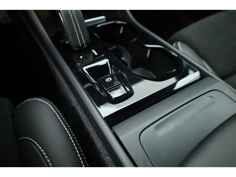 Volvo XC40 2.0 B4 R-Design | Elek. stoelen | ACC | H&K Audio | 360 camera | 19 inch | Stoel+ stuurverw. |