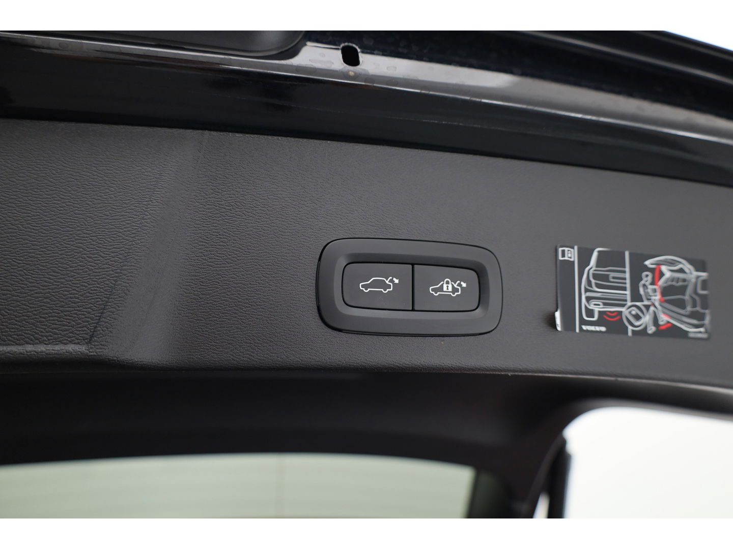 Volvo XC40 2.0 B4 R-Design | Elek. stoelen | ACC | H&K Audio | 360 camera | 19 inch | Stoel+ stuurverw. |