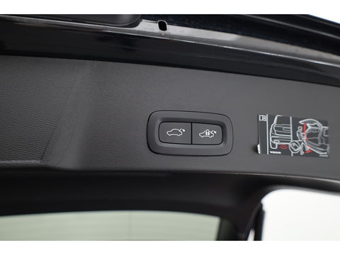 Volvo XC40 2.0 B4 R-Design | Elek. stoelen | ACC | H&K Audio | 360 camera | 19 inch | Stoel+ stuurverw. |