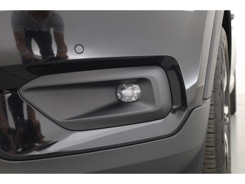 Volvo XC40 2.0 B4 R-Design | Elek. stoelen | ACC | H&K Audio | 360 camera | 19 inch | Stoel+ stuurverw. |