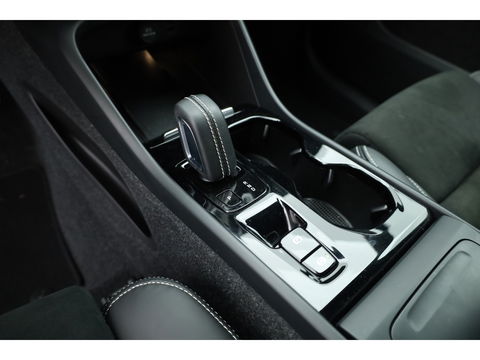 Volvo XC40 2.0 B4 R-Design | Elek. stoelen | ACC | H&K Audio | 360 camera | 19 inch | Stoel+ stuurverw. |