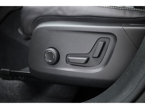 Volvo XC40 2.0 B4 R-Design | Elek. stoelen | ACC | H&K Audio | 360 camera | 19 inch | Stoel+ stuurverw. |