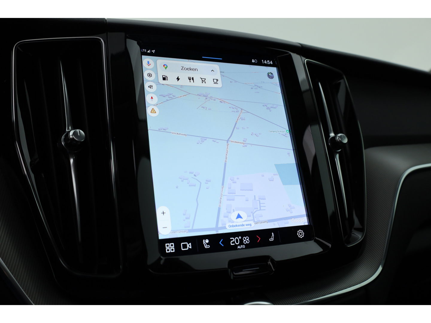 Volvo XC60 2.0 T6 Plug-in hybrid AWD Plus Bright | Leer | Pano-dak | 360 camera | ACC | Blis | H&K Audio |