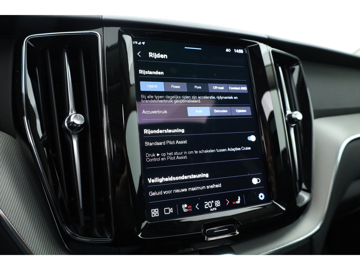 Volvo XC60 2.0 T6 Plug-in hybrid AWD Plus Bright | Leer | Pano-dak | 360 camera | ACC | Blis | H&K Audio |