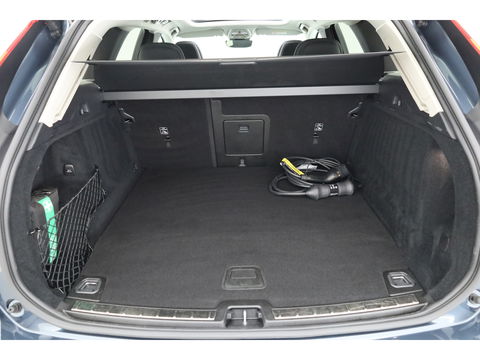 Volvo XC60 2.0 T6 Plug-in hybrid AWD Plus Bright | Leer | Pano-dak | 360 camera | ACC | Blis | H&K Audio |