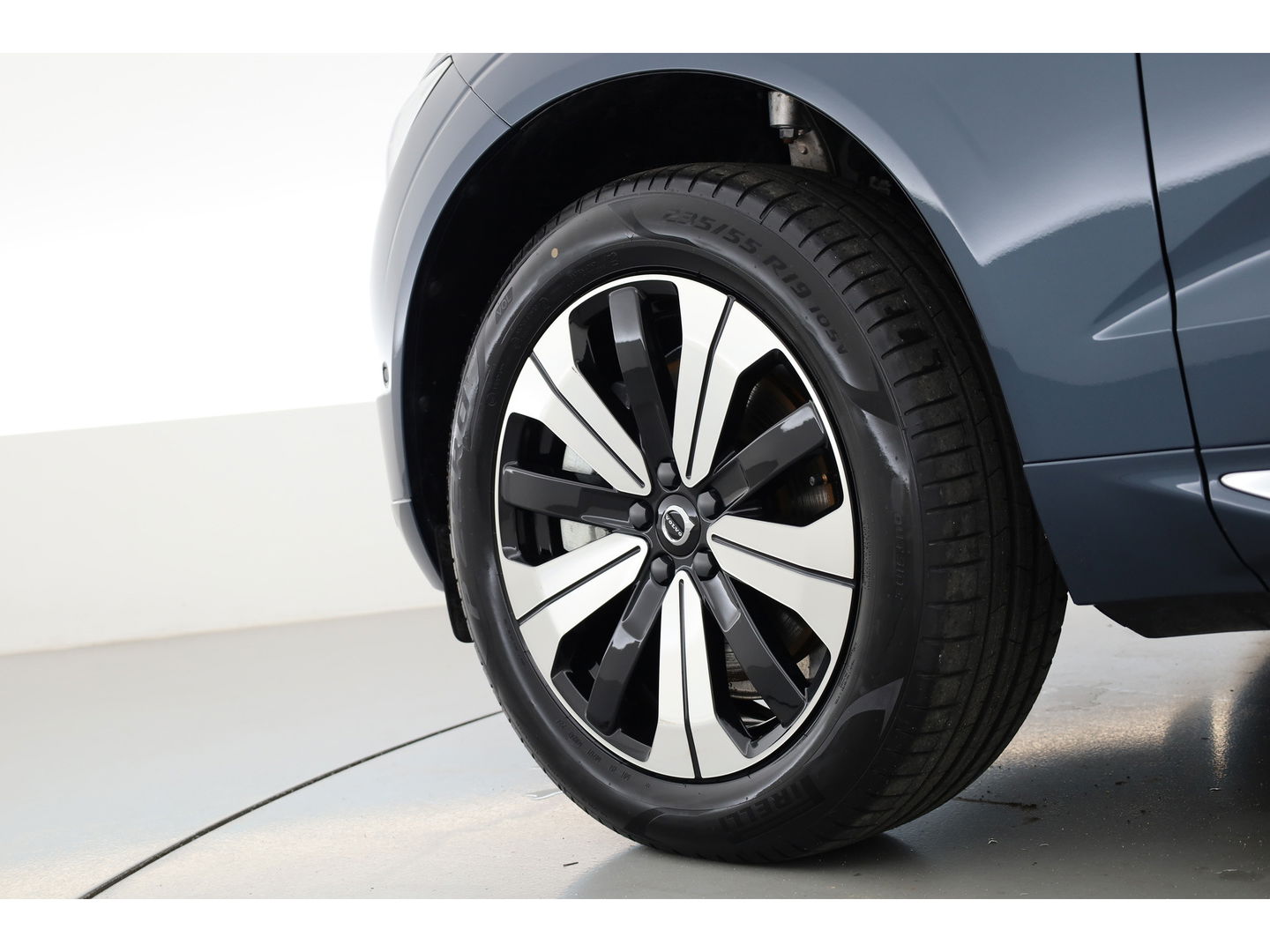 Volvo XC60 2.0 T6 Plug-in hybrid AWD Plus Bright | Leer | Pano-dak | 360 camera | ACC | Blis | H&K Audio |