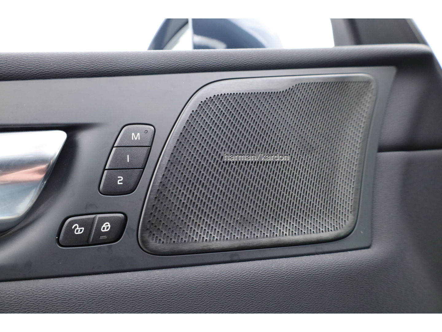 Volvo XC60 2.0 T6 Plug-in hybrid AWD Plus Bright | Leer | Pano-dak | 360 camera | ACC | Blis | H&K Audio |