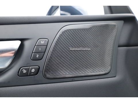 Volvo XC60 2.0 T6 Plug-in hybrid AWD Plus Bright | Leer | Pano-dak | 360 camera | ACC | Blis | H&K Audio |