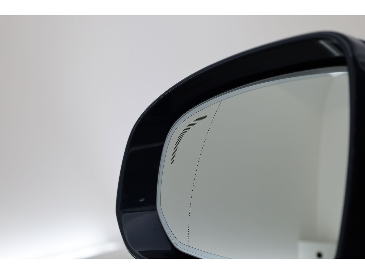 Volvo XC60 2.0 T6 Plug-in hybrid AWD Plus Bright | Leer | Pano-dak | 360 camera | ACC | Blis | H&K Audio |