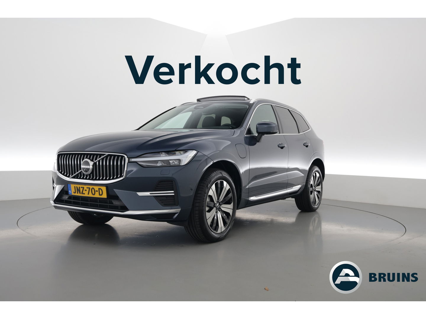 Volvo XC60 2.0 T6 Plug-in hybrid AWD Plus Bright | Leer | Pano-dak | 360 camera | ACC | Blis | H&K Audio |