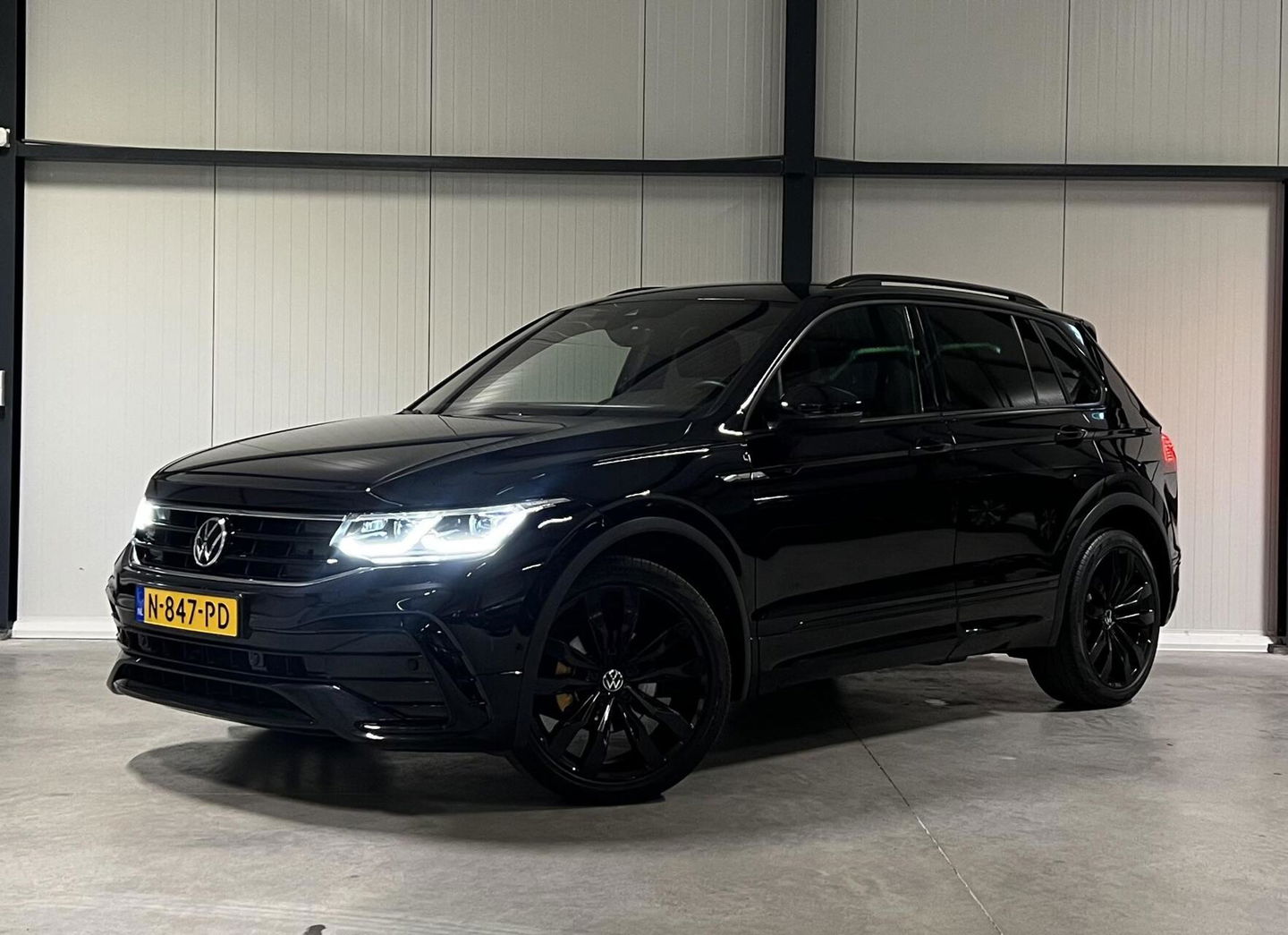 Volkswagen Tiguan 1.5 TSI R-Line Black Edition Trekhaak VOL!