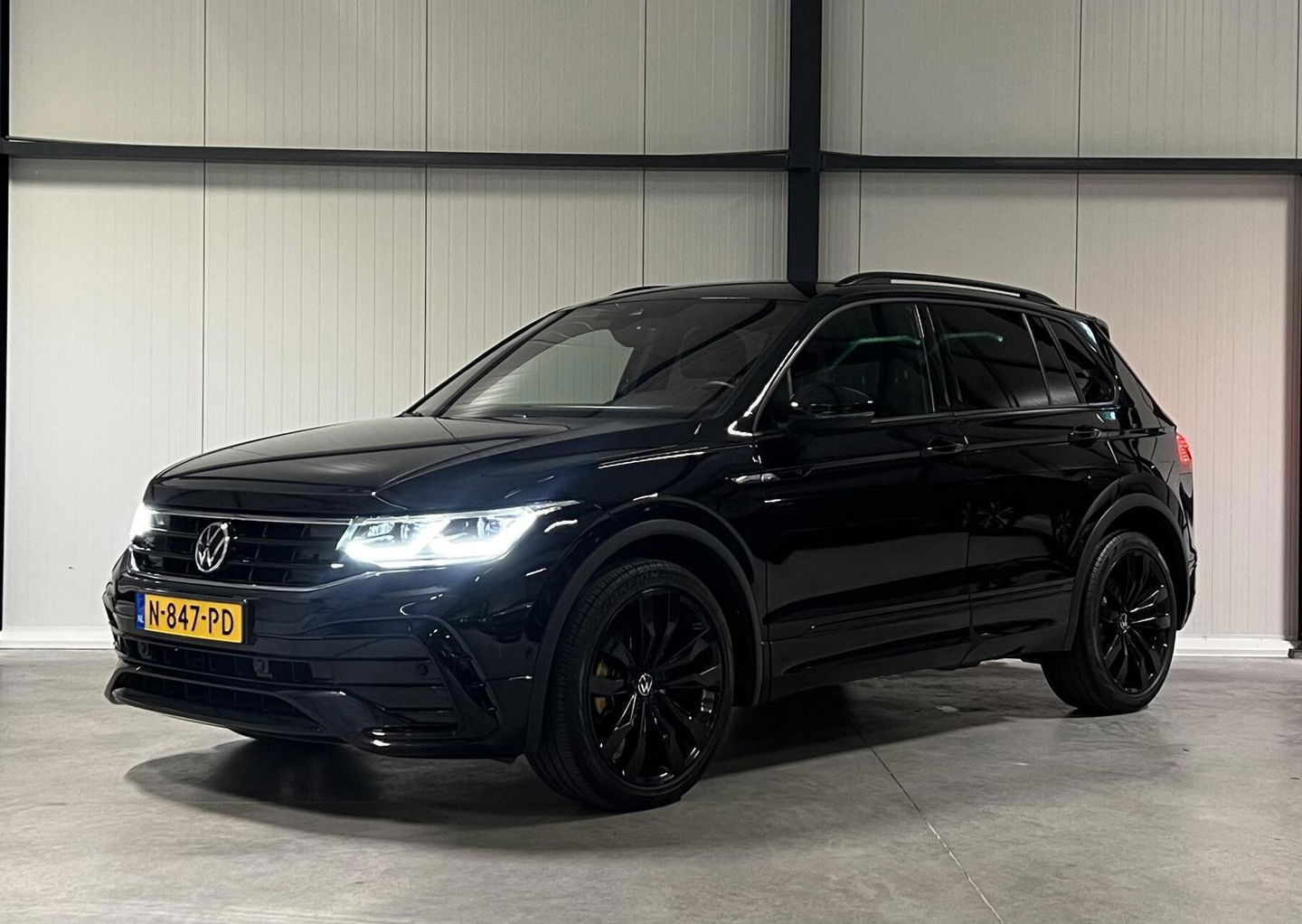 Volkswagen Tiguan 1.5 TSI R-Line Black Edition Trekhaak VOL!