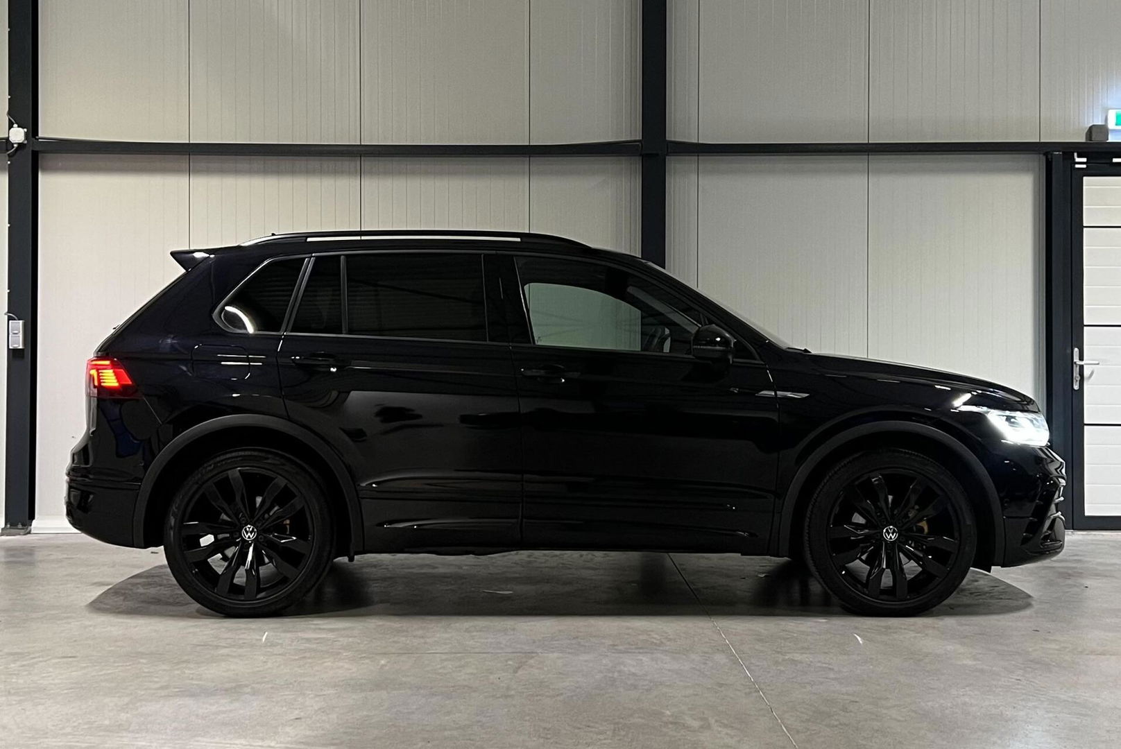 Volkswagen Tiguan 1.5 TSI R-Line Black Edition Trekhaak VOL!