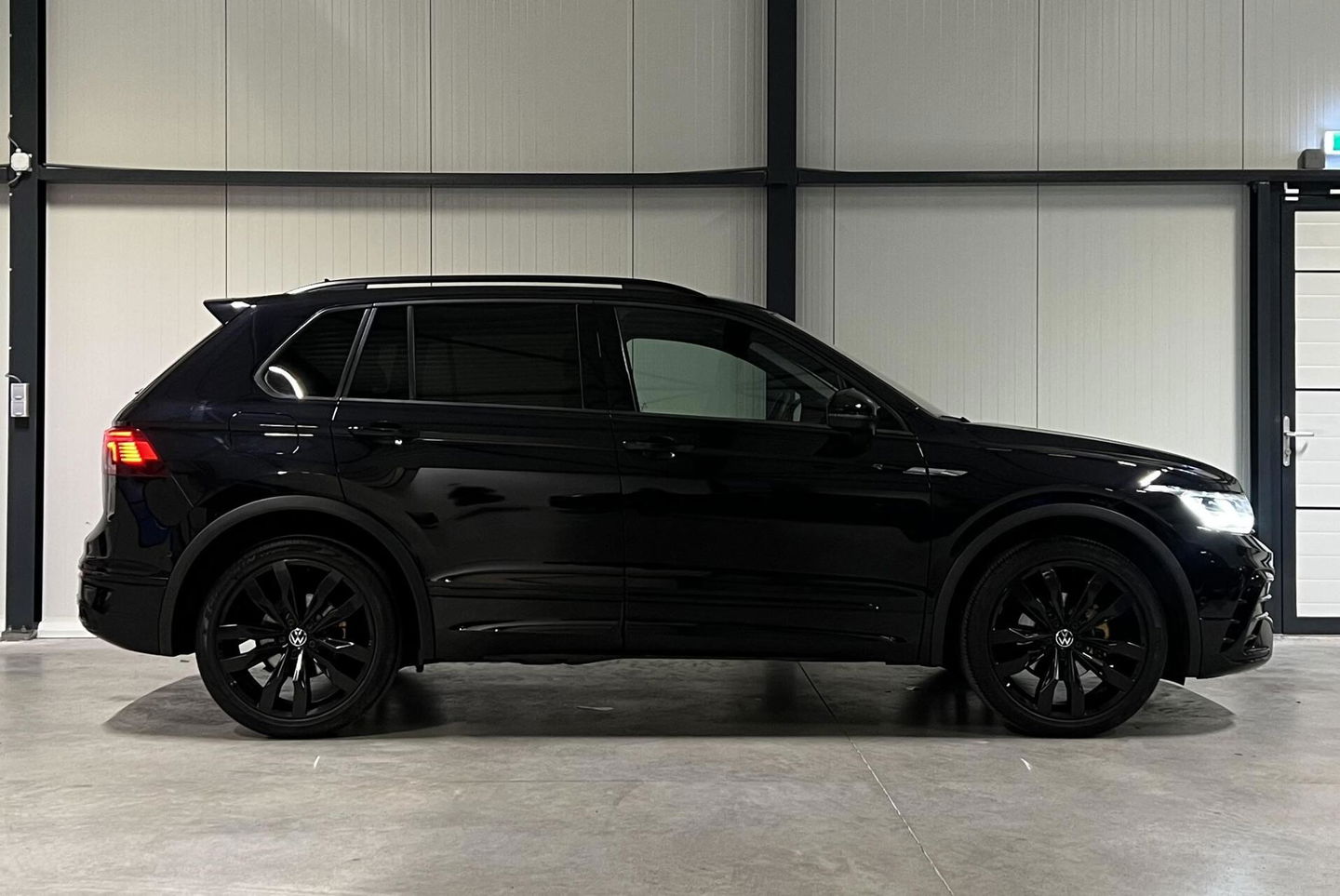 Volkswagen Tiguan 1.5 TSI R-Line Black Edition Trekhaak VOL!