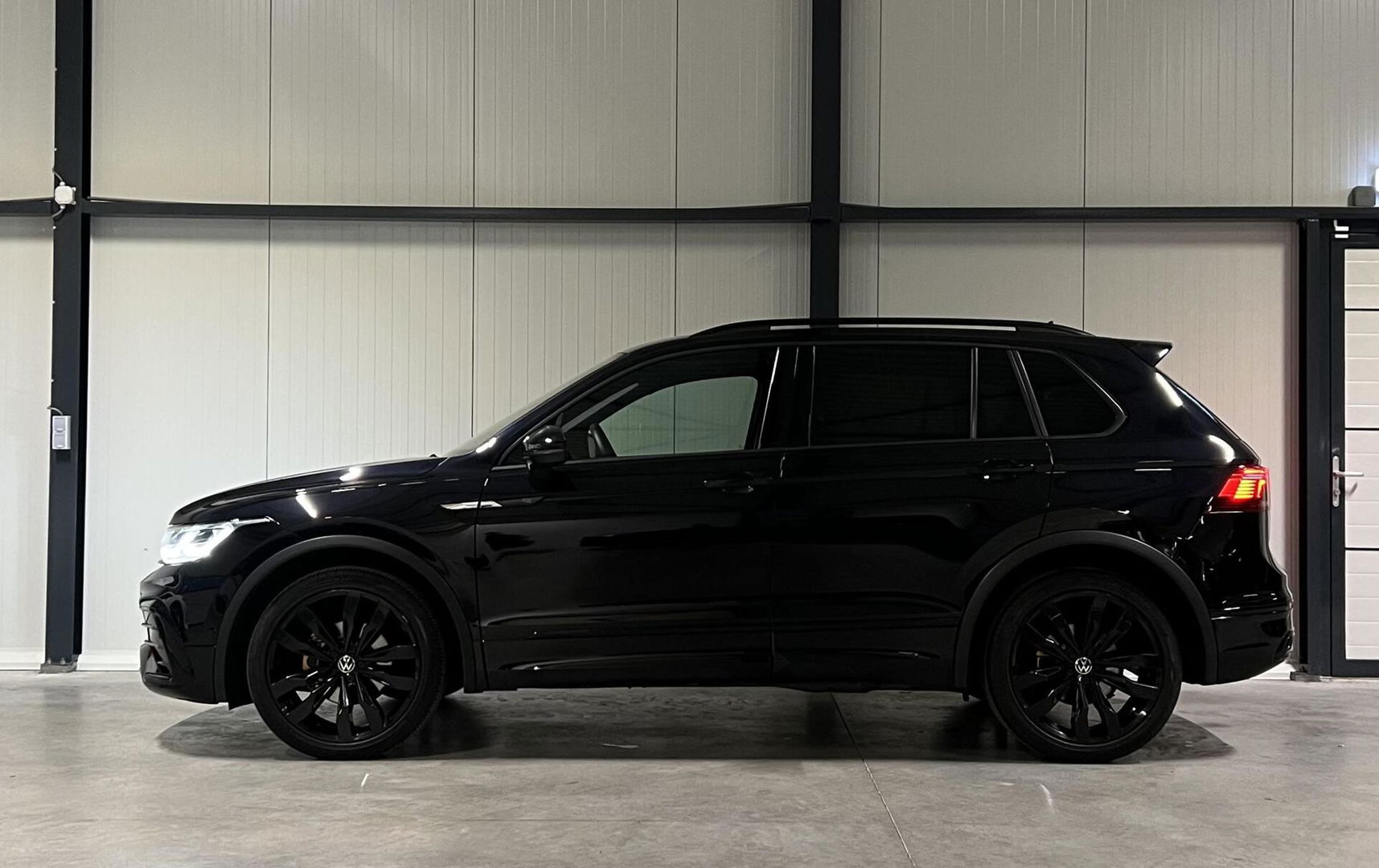 Volkswagen Tiguan 1.5 TSI R-Line Black Edition Trekhaak VOL!