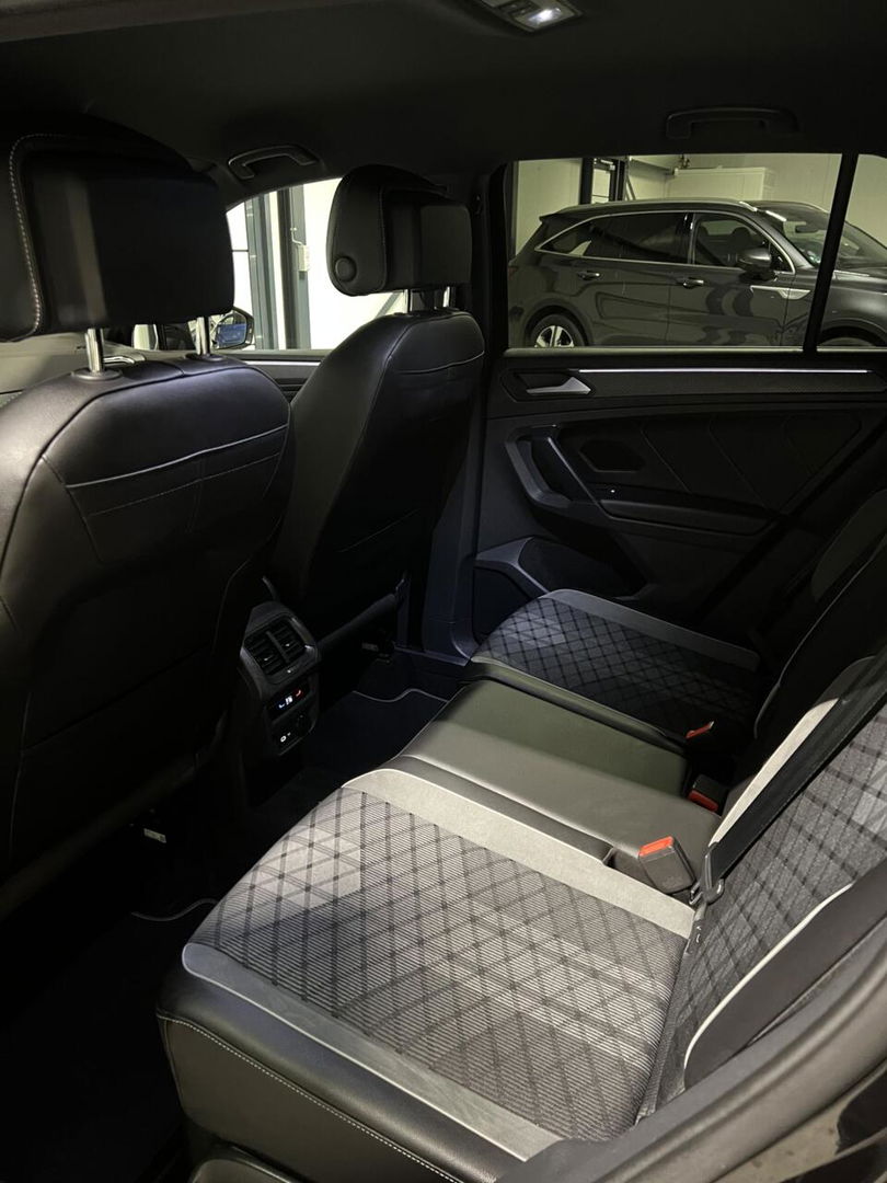 Volkswagen Tiguan 1.5 TSI R-Line Black Edition Trekhaak VOL!