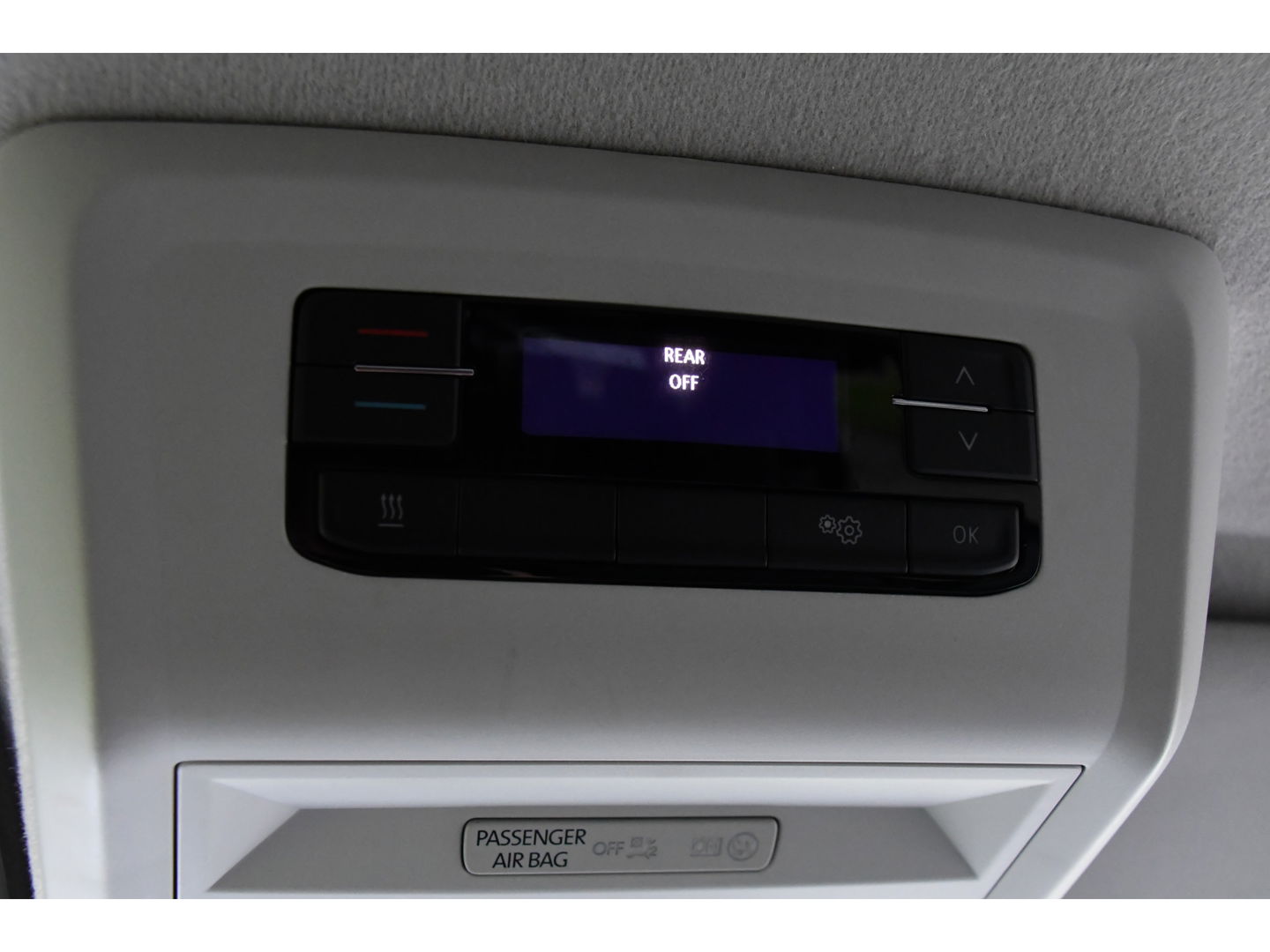 Volkswagen Transporter 2.0 TDI L2H1 DC 30 Bulli Edition Camera, Cruise, Carplay, LED, Leder, 150pk, Stoelverwarming, Standkachel, Uniek!