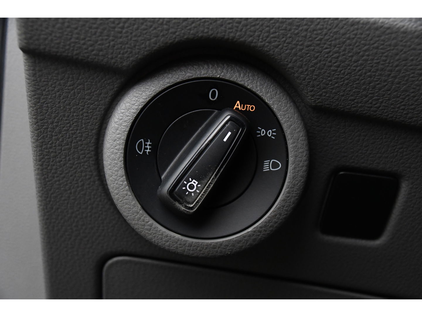 Volkswagen Transporter 2.0 TDI L2H1 DC 30 Bulli Edition Camera, Cruise, Carplay, LED, Leder, 150pk, Stoelverwarming, Standkachel, Uniek!