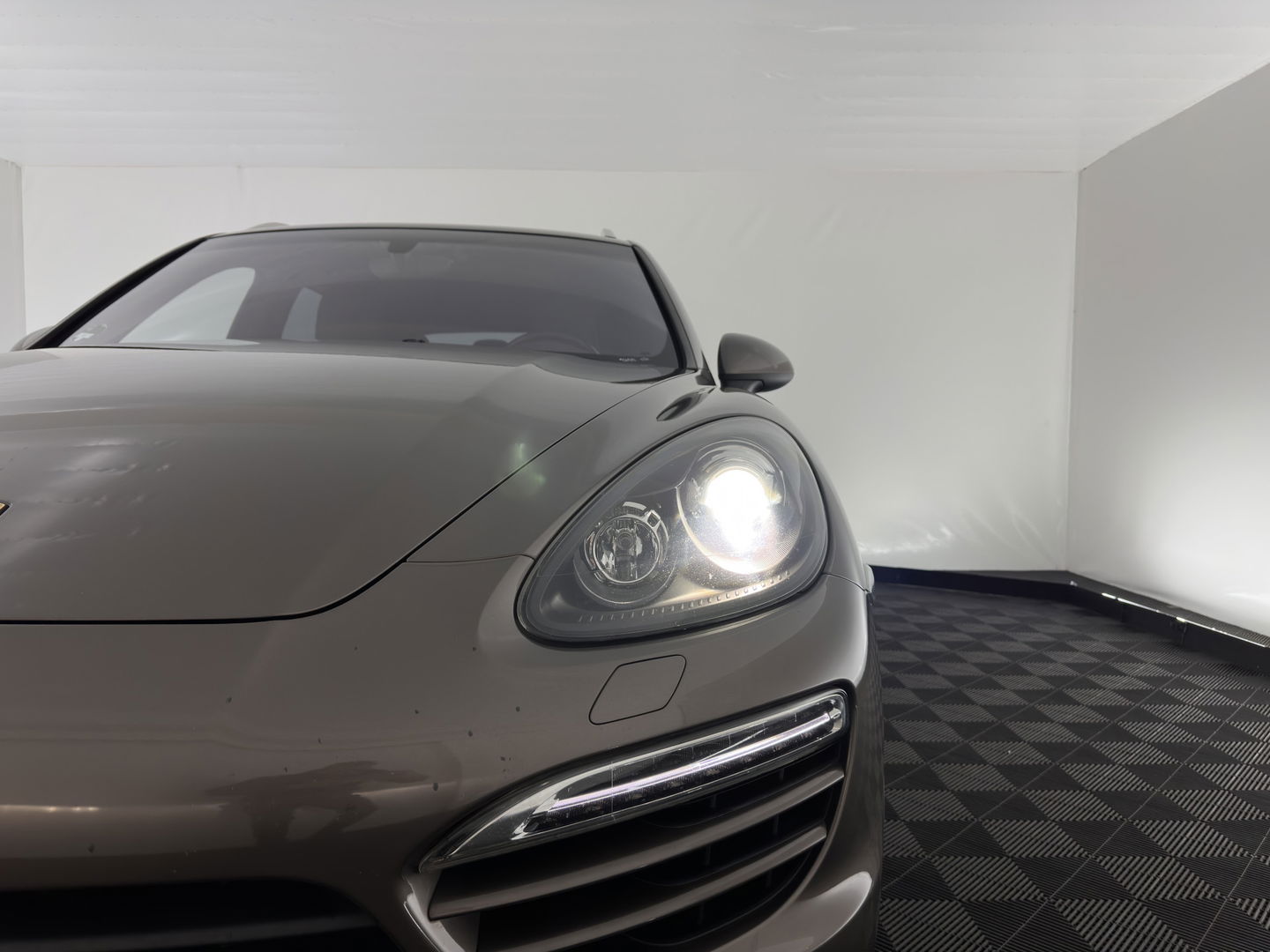 Porsche Cayenne 3.0 D Aut. *LEATHER | XENON | MEMORY-PACK | BLIND-SPOT | CAMERA | AIR-SUSPENSION | HEATED-COMFORTSEATS | NAVI-FULLMAP | SHIFT-PADDLES | PRIVACY-GLASS | TOWBAR | 21''ALU*