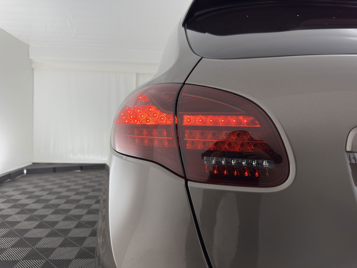 Porsche Cayenne 3.0 D Aut. *LEATHER | XENON | MEMORY-PACK | BLIND-SPOT | CAMERA | AIR-SUSPENSION | HEATED-COMFORTSEATS | NAVI-FULLMAP | SHIFT-PADDLES | PRIVACY-GLASS | TOWBAR | 21''ALU*