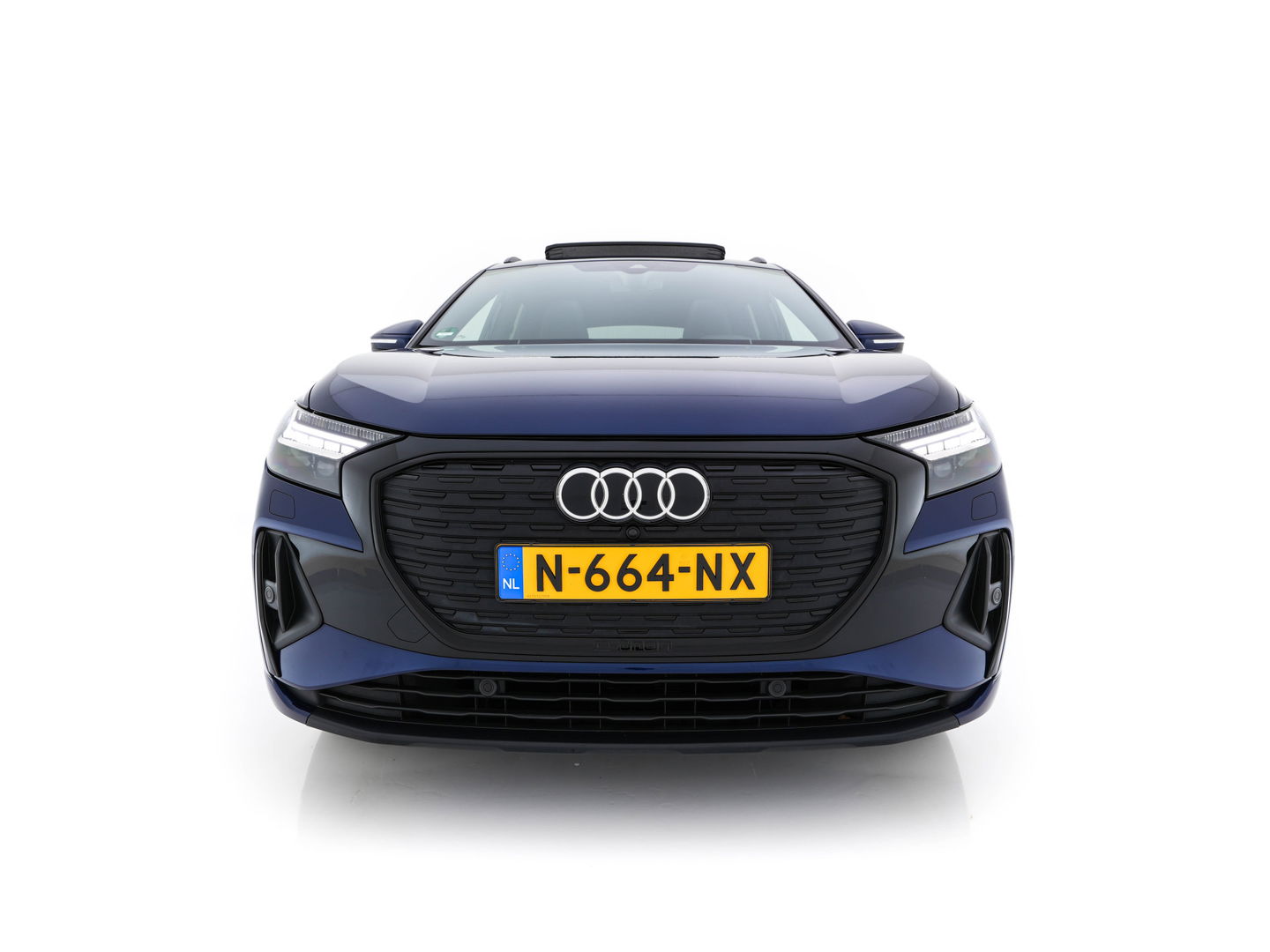 Audi Q4 e-tron 40 S-Line Competition Launch edition 77 kWh [ 3-Fase ] {SOH-87%} (INCL-BTW) *HEAT-PUMP | PANO | LEATHER-FABRIC | MATRIX-LED | ADAPTIVE-CRUISE | HEATED-SPORTSEATS | AMBIENT-LIGHT | DIGI-COCKPIT | CAMERA | KEYLESS | NAVI-FULLMAP | ...